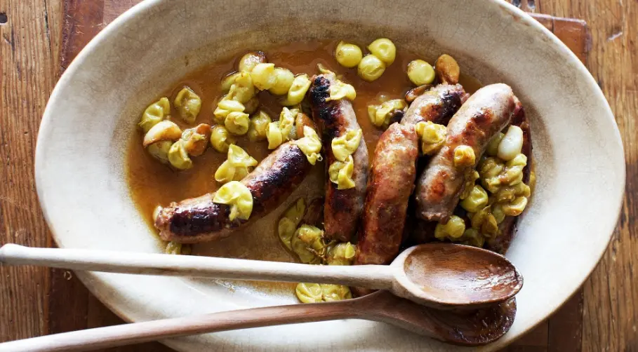 SAUSAGES IN THE SKILLET WITH GRAPES